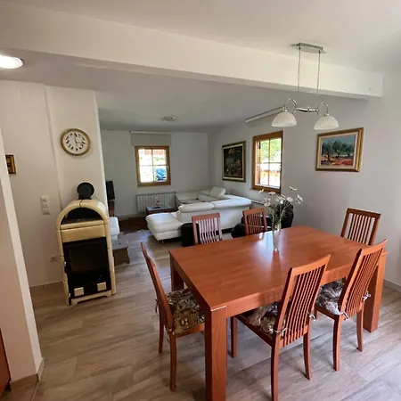Vila Valanga בובק